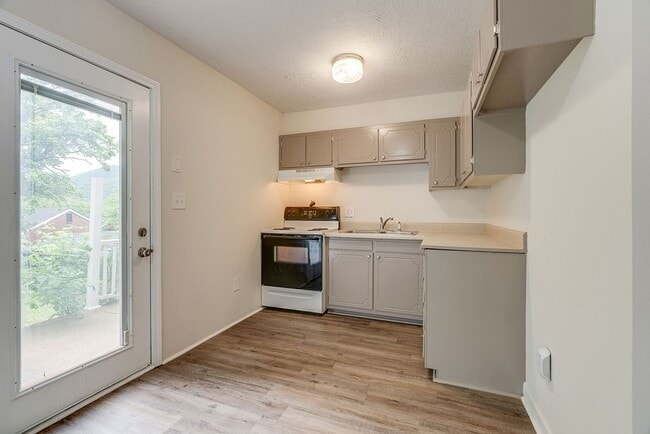 Building Photo - 364 Fir St