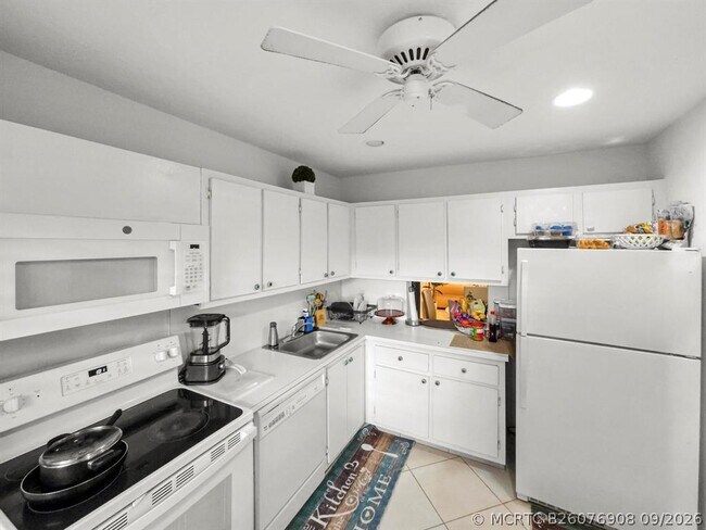 Building Photo - 9286 Vista Del Lago