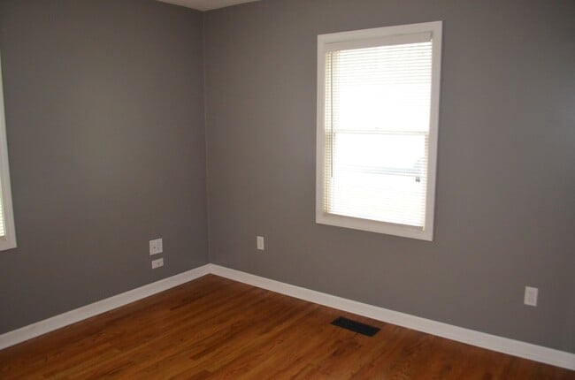 Building Photo - 1N037 Ethel St