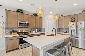 Building Photo - 10331 Western Pine Ave