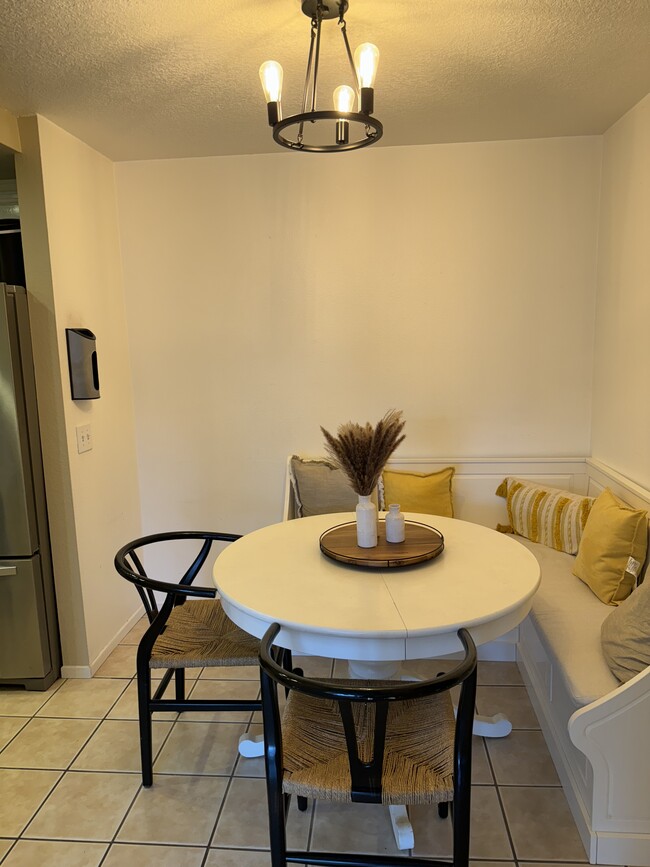 Building Photo - 3038 Associated Rd