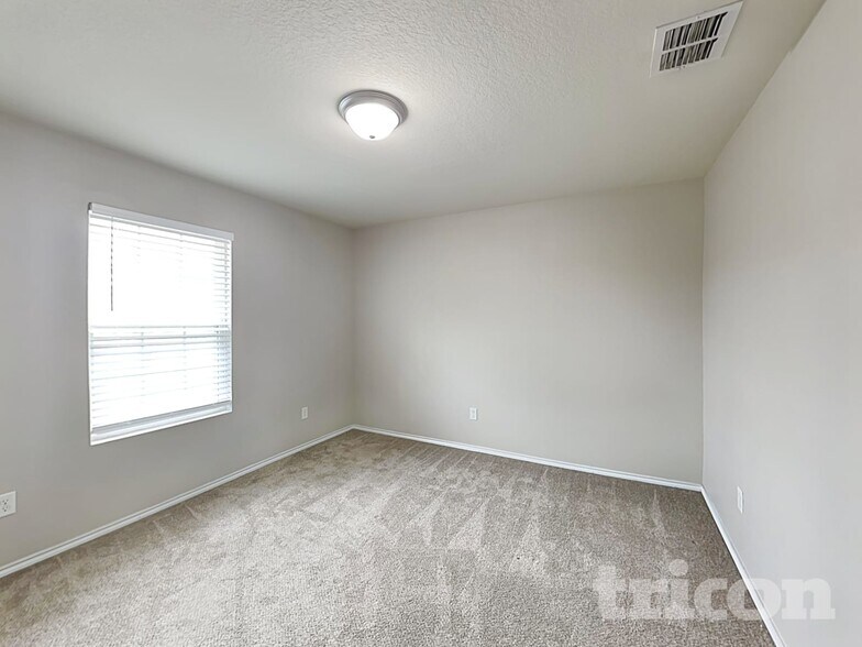 Building Photo - 10607 Noble Canyon