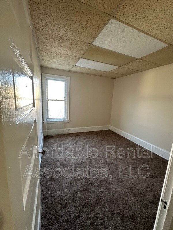 Building Photo - 1815 S 19th St