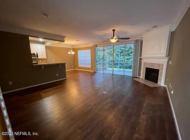 Building Photo - 11043 Castlemain Cir E