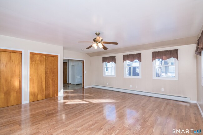 Building Photo - 17 Howard St