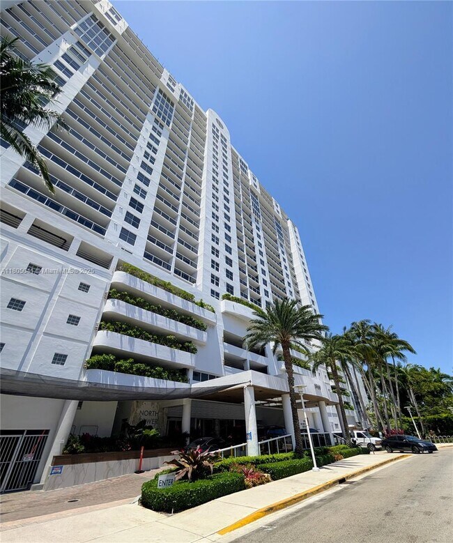 Building Photo - 1900 Sunset Harbour Dr