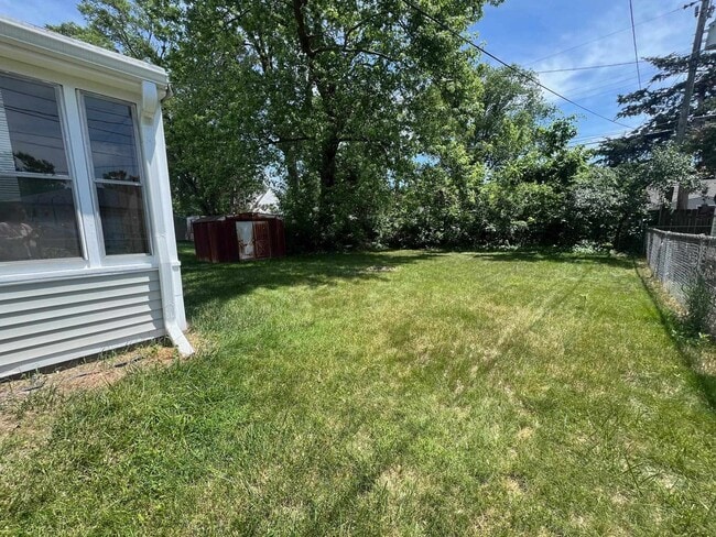 Building Photo - 725 Kingsley Dr