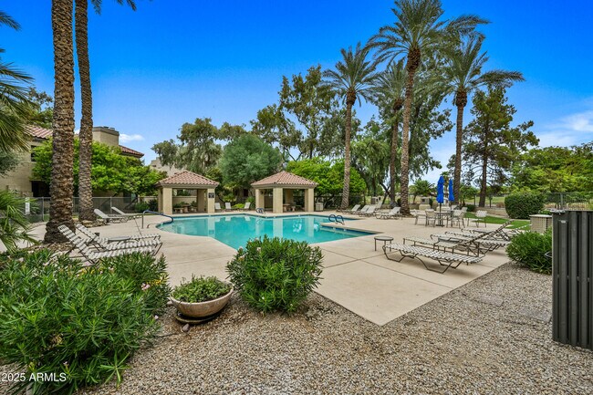 Building Photo - 4925 E Desert Cove Ave