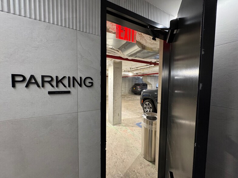 Building Photo - 154 Lenox Rd