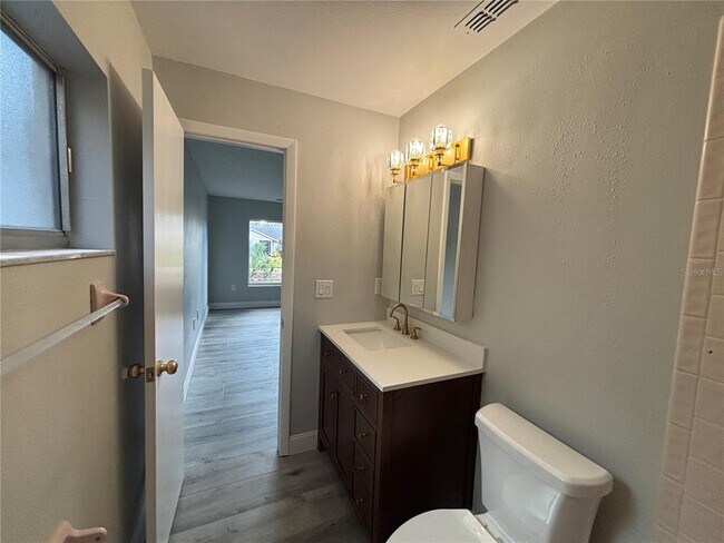 Building Photo - 2717 Warwick Terrace