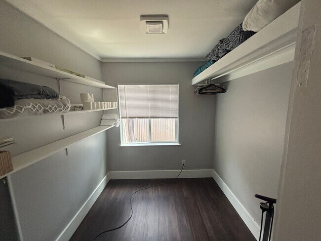 Building Photo - 1743-1745 SE Jackson St