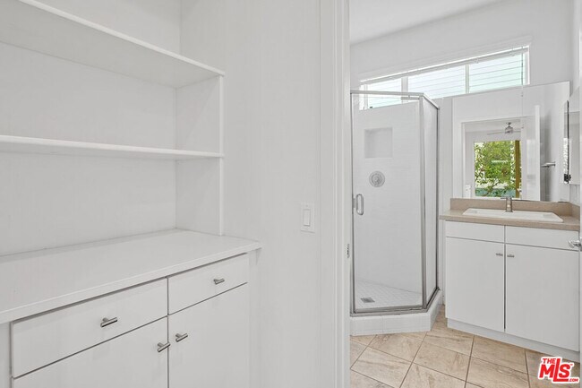 Building Photo - 5637 W Observation Ln