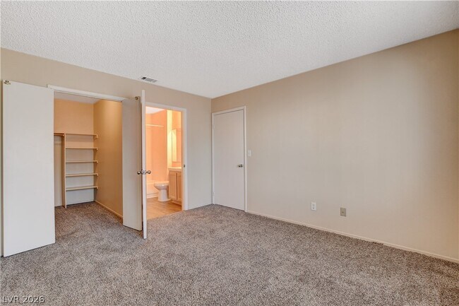 Building Photo - 7100 W Pirates Cove Rd