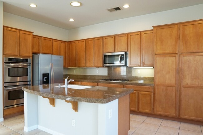 Building Photo - 79882 Viento Dr