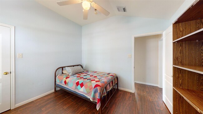 Building Photo - 6014 Knollwood Tr