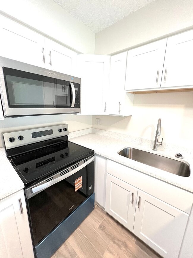 Building Photo - Updated 1 Bed 1 Bath Condo Across A1A from...