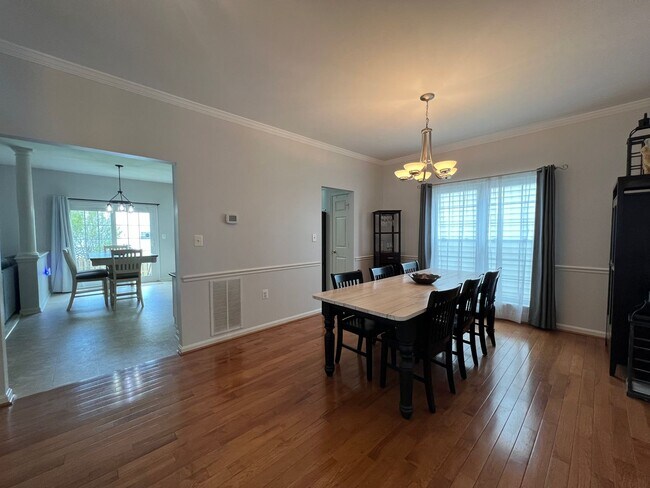 Building Photo - Impressive 4 Bedroom 3.5 Single-Family Hom...