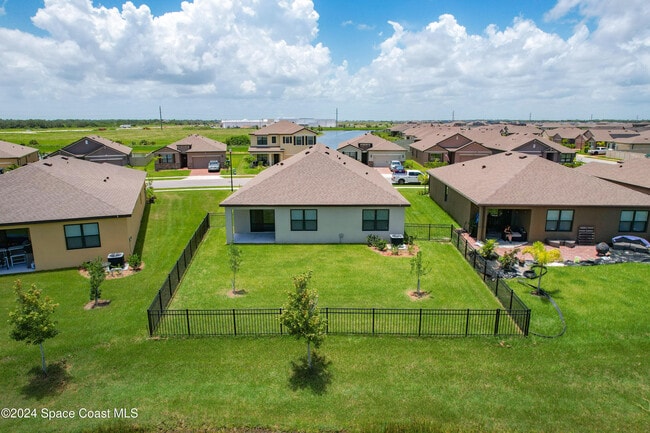 Building Photo - 2243 Capital Dr