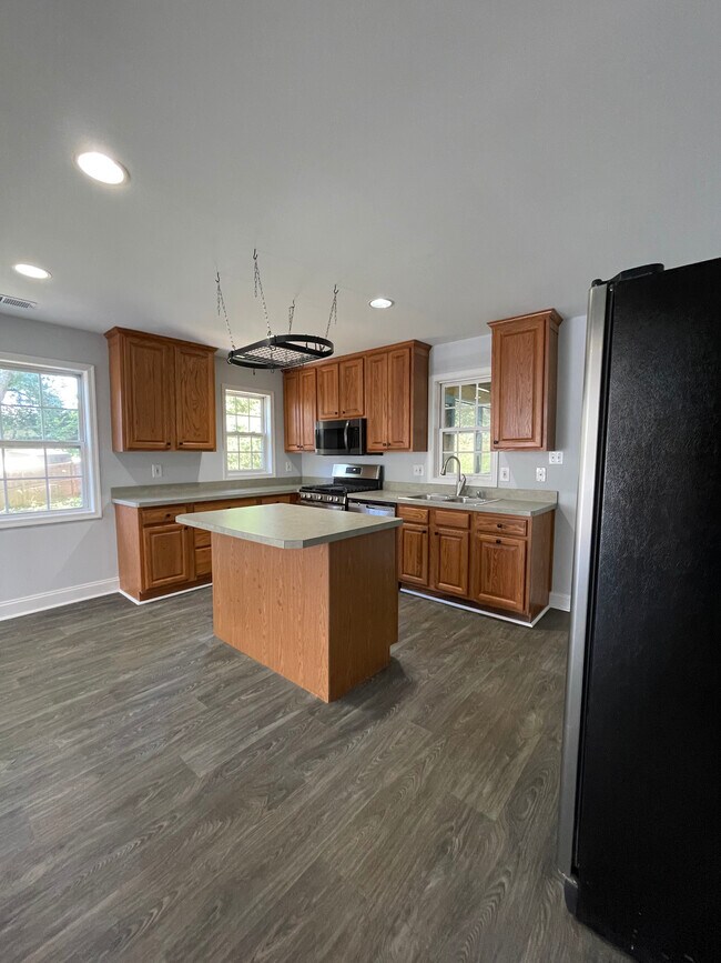 Building Photo - 3128 Headrow Cir