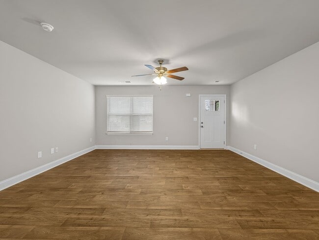 Building Photo - Charming two bedroom two and a half bathroom ready for you to call home!