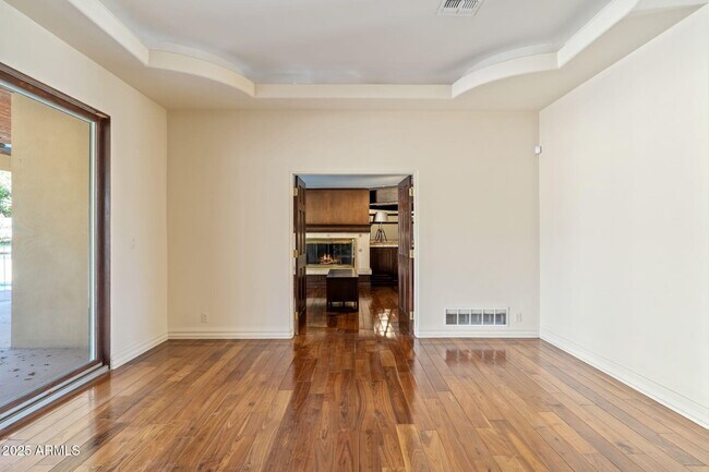 Building Photo - 5310 E Camelback Rd
