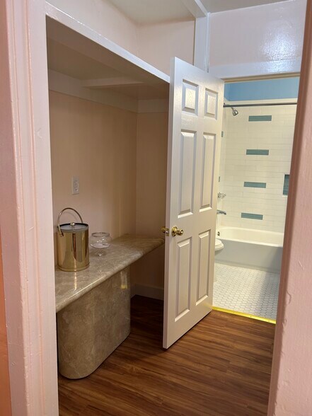 Building Photo - 515 N Garfield Ave