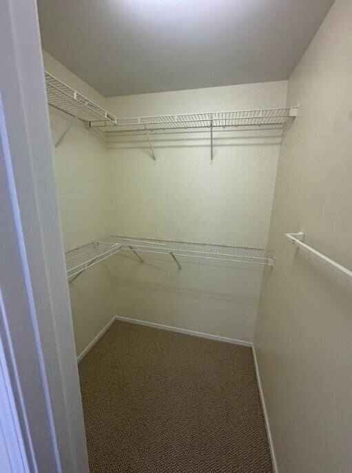 Building Photo - Spacious 3200+ sq. ft. home with large kit...