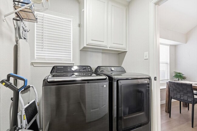 Building Photo - 2008 Vista Dr