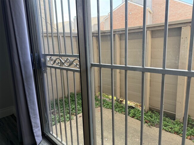 Building Photo - 6701 Sands Point Dr