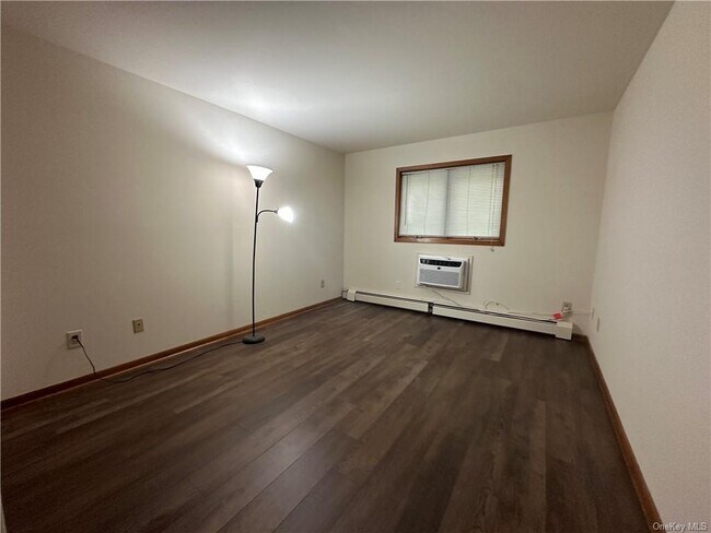 Building Photo - 6 Cedar Ln