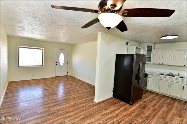 Building Photo - 10324 Newport Dr