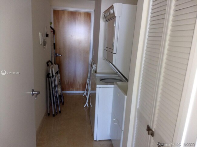 Building Photo - 19400 Turnberry Way