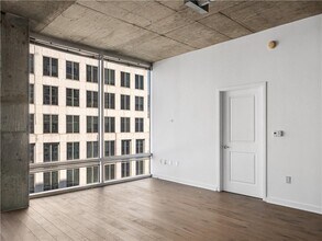 Building Photo - 943 Peachtree St NE