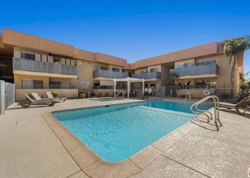 Building Photo - 400 N Sunrise Way
