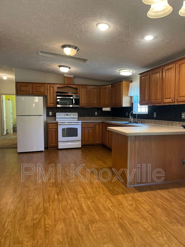 Building Photo - 8821 Trout Rd