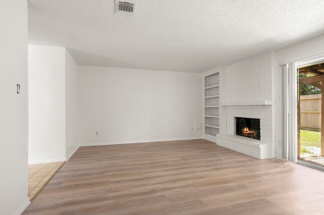 Building Photo - 7415 Creekfield Dr