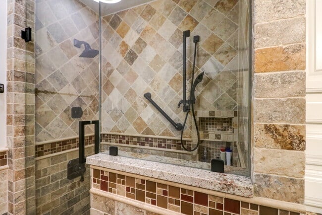 Building Photo - Fully Furnished 4-Bedroom Pool Home with Golf Course Views in Northdale