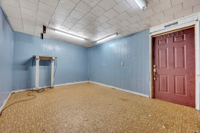 Building Photo - 415 19th St S
