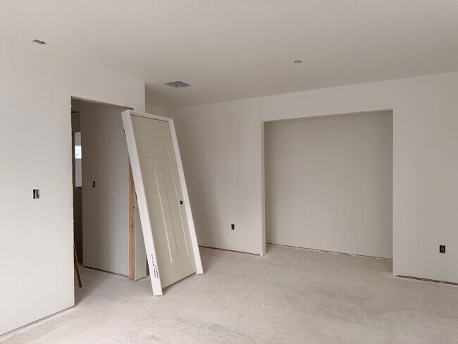 Building Photo - New Construction!