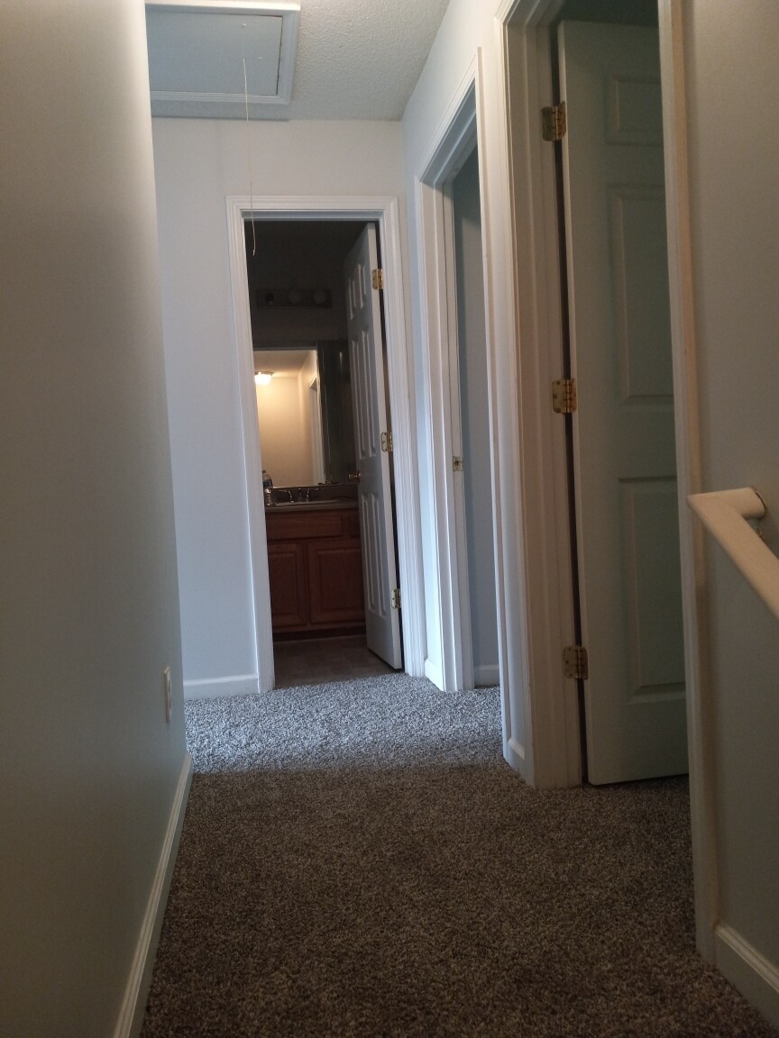Building Photo - 7602 Creekside Ln