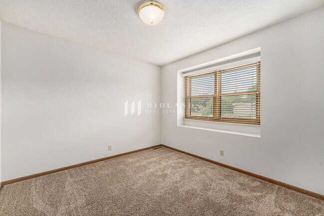 Building Photo - Marvelous Omaha Home