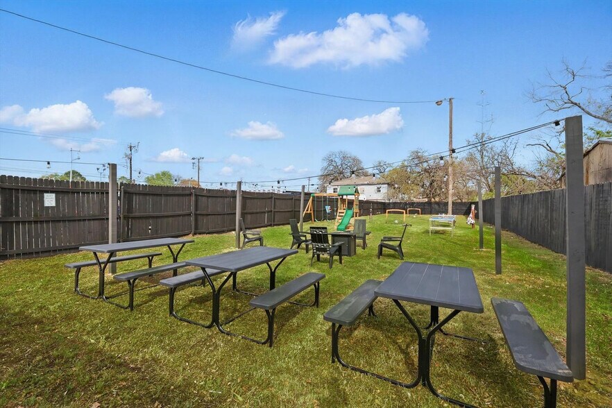 Building Photo - 2336 Minnie St