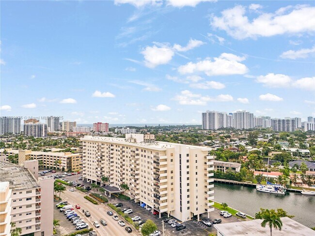 Building Photo - 401 Golden Isles Dr