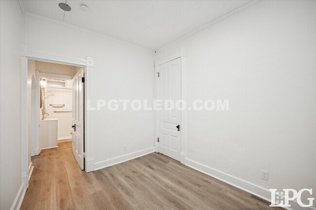 Building Photo - 950 Oak St