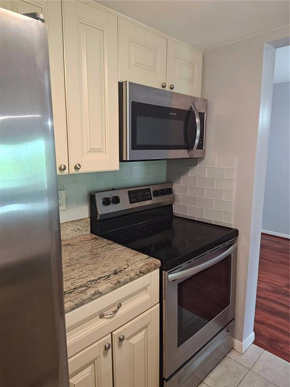 Building Photo - 2525 W Bay Dr