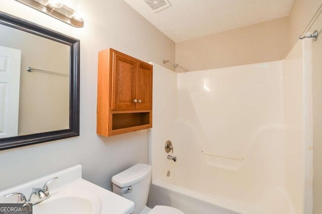 Building Photo - 300 Claremont Dr
