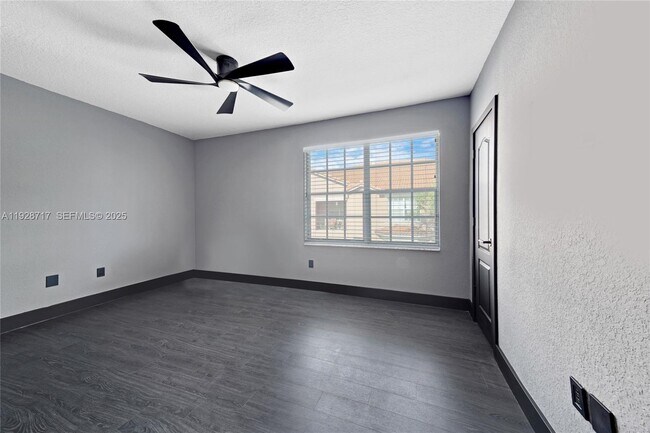 Building Photo - 1010 Belmont Pl