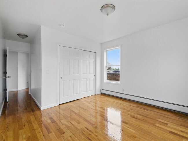 Building Photo - 308 Ege Ave