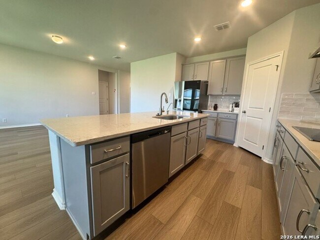 Building Photo - Newer Beautiful Home featuring 3-bedroom 2 Bath Plus office