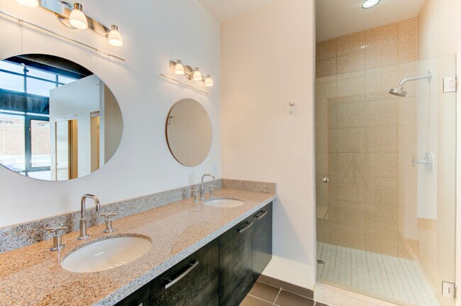 Building Photo - Luxury Gold Lofts! Bright Open Floor Plan with City Views-Secure Parking